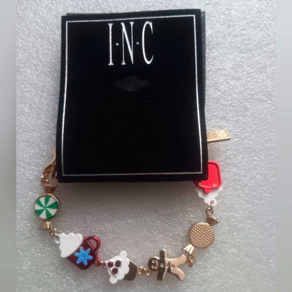 GINGERBREAD MAN CHARM BRACELET - Picture 2 of 3